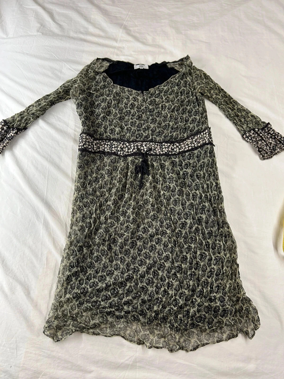 Beige-grijze vintage jurk met zwarte print en transparant effect noa noa – photo 2